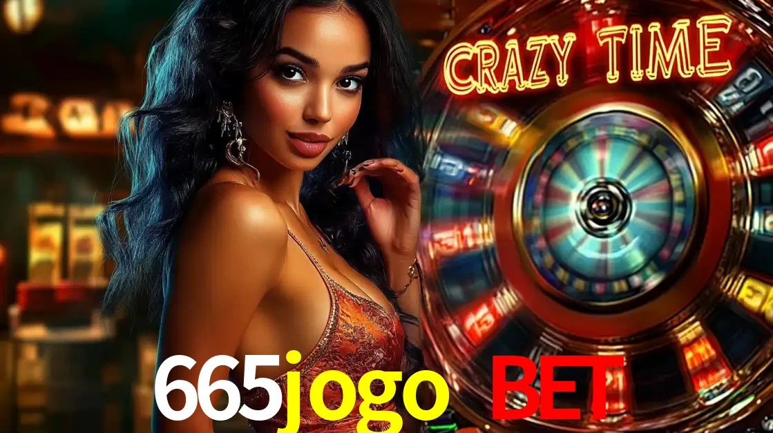 Mulher elegante ao lado da vibrante roda da fortuna do jogo de cassino ao vivo Crazy Time, um dos game shows mais populares e cheios de prêmios do 665jogo bet.